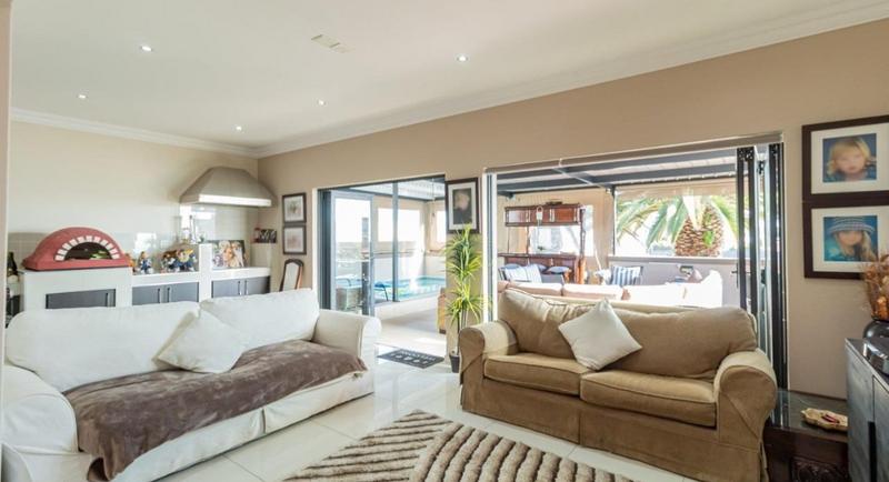 To Let 3 Bedroom Property for Rent in Bloubergrant Western Cape